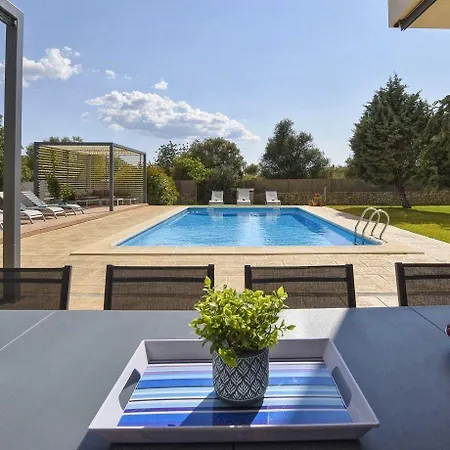 Holiday home Wunderschoenes In Mit Privatem Pool